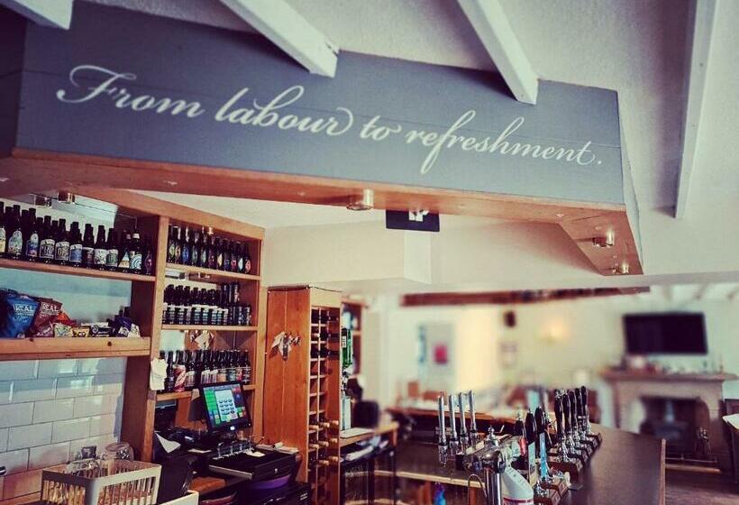 צימר Peak District, The Greyhound Inn, Warslow Circa 1750