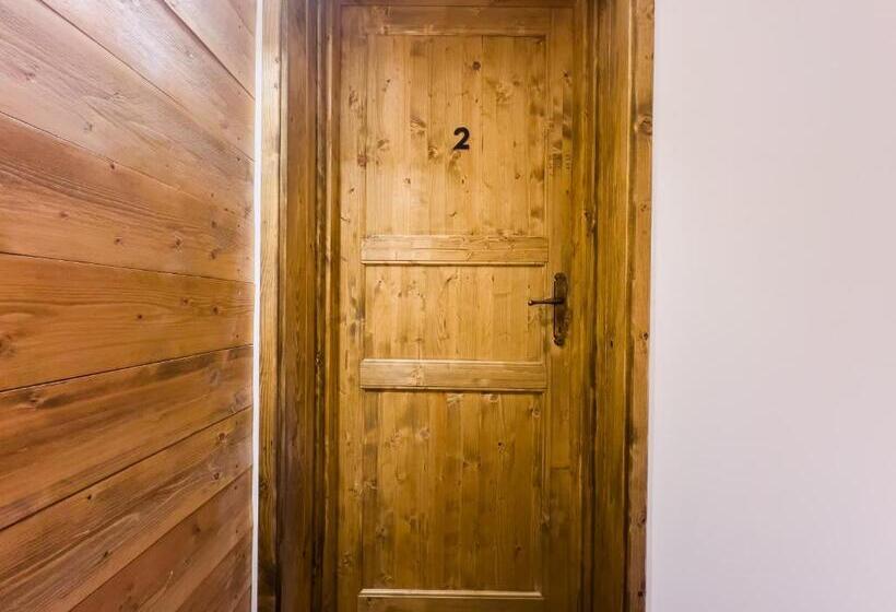 تختخواب و صبحانه Wolf House Bnb