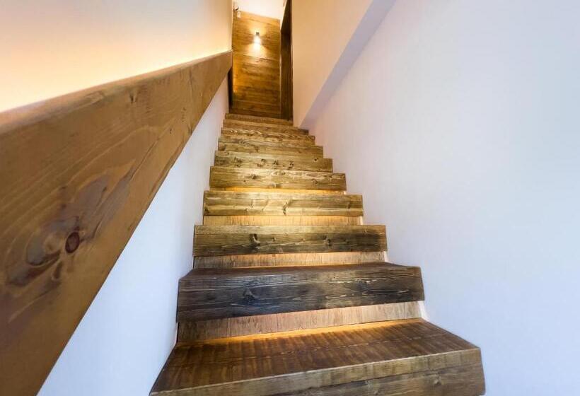 تختخواب و صبحانه Wolf House Bnb