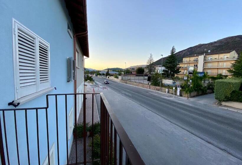 تختخواب و صبحانه Wolf House Bnb