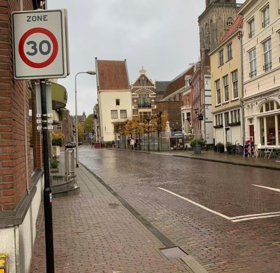 Kleinschalig Hostel In Deventer, Hartje Stad, Aan De Ijssel