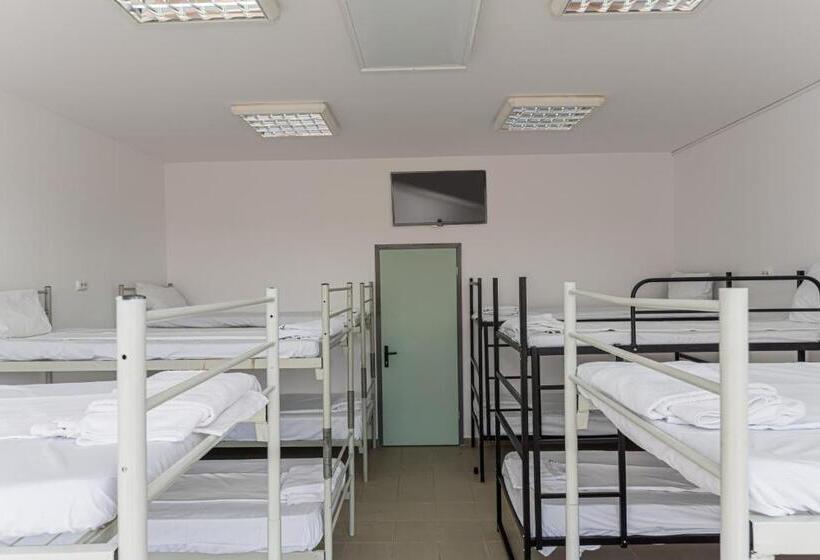 Hostel Ghimbav Airport