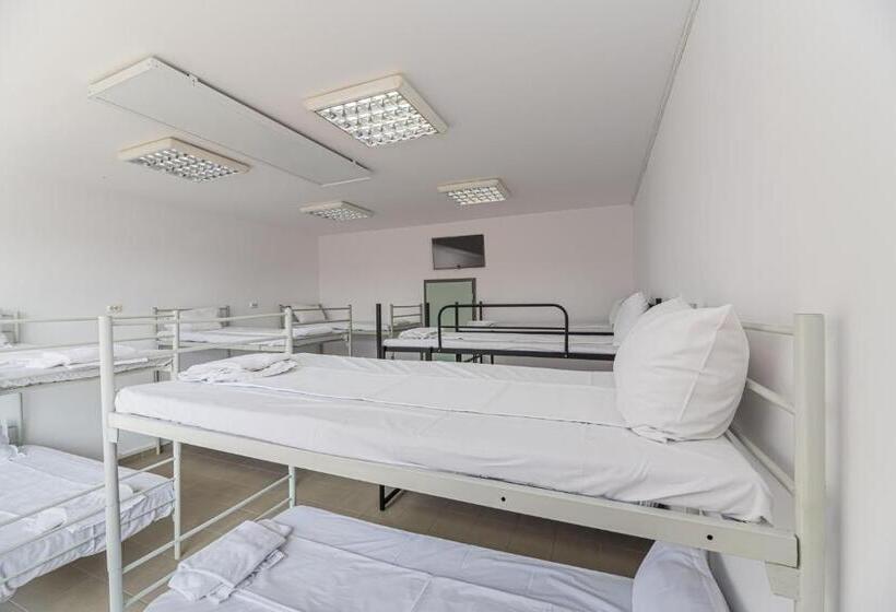 Hostel Ghimbav Airport