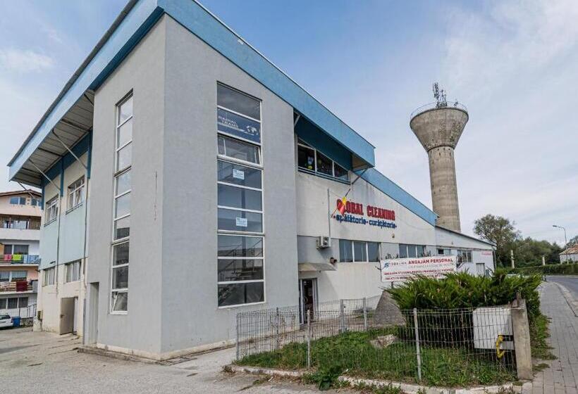 Hostel Ghimbav Airport