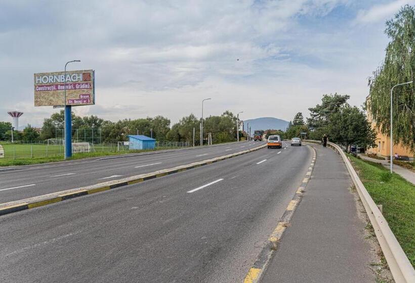 Hostel Ghimbav Airport