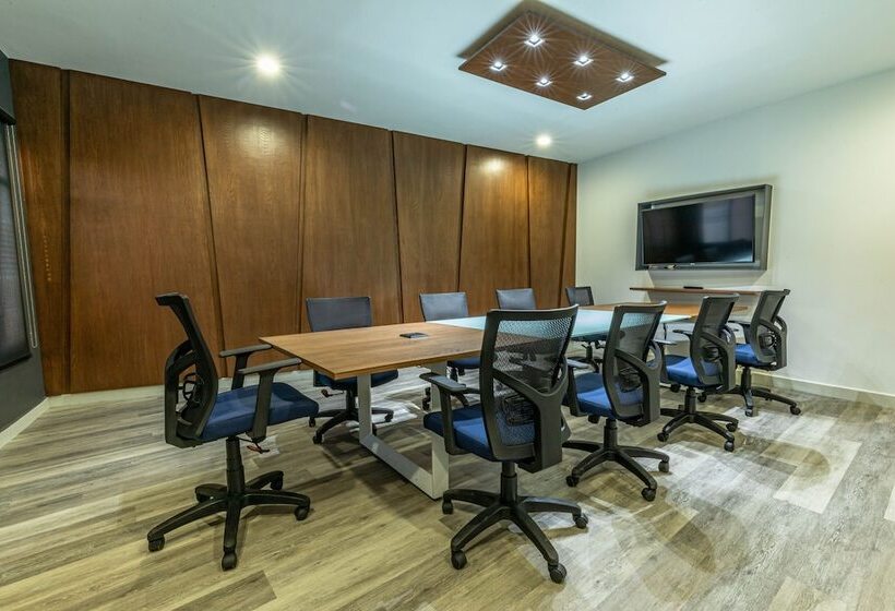 ホテル Nuve Gomez Palacio