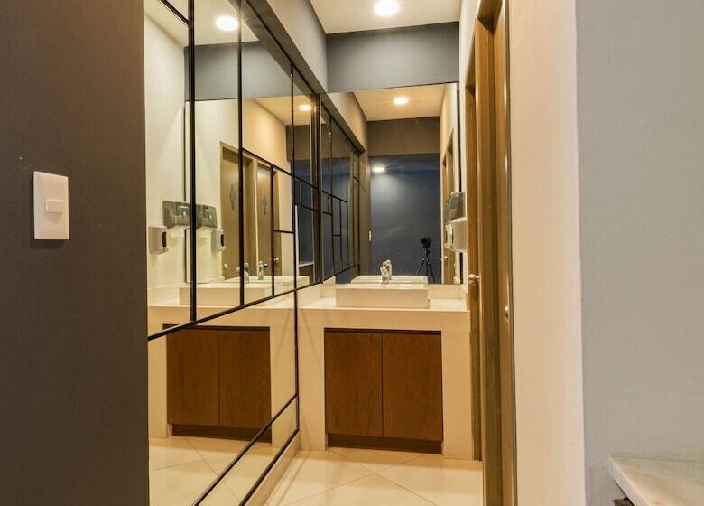 ホテル Nuve Gomez Palacio