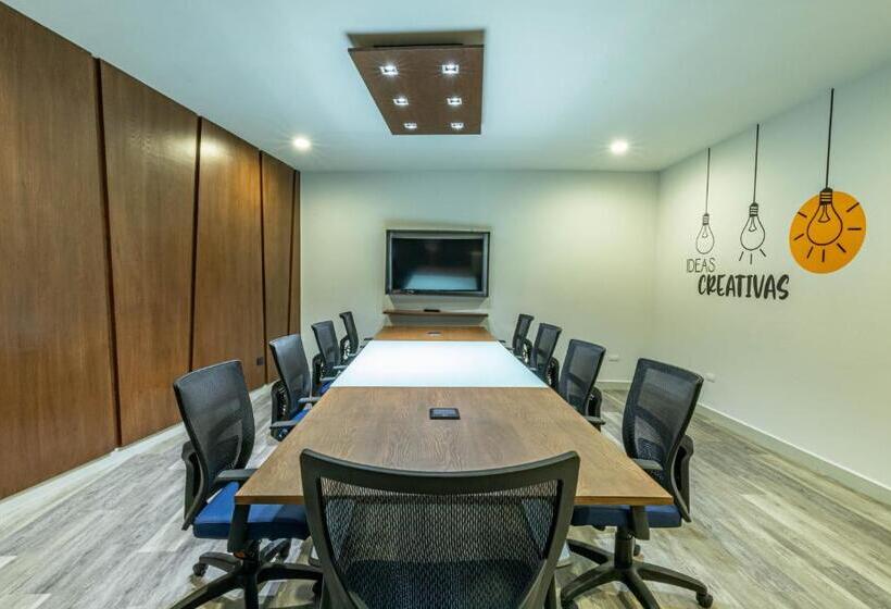 ホテル Nuve Gomez Palacio