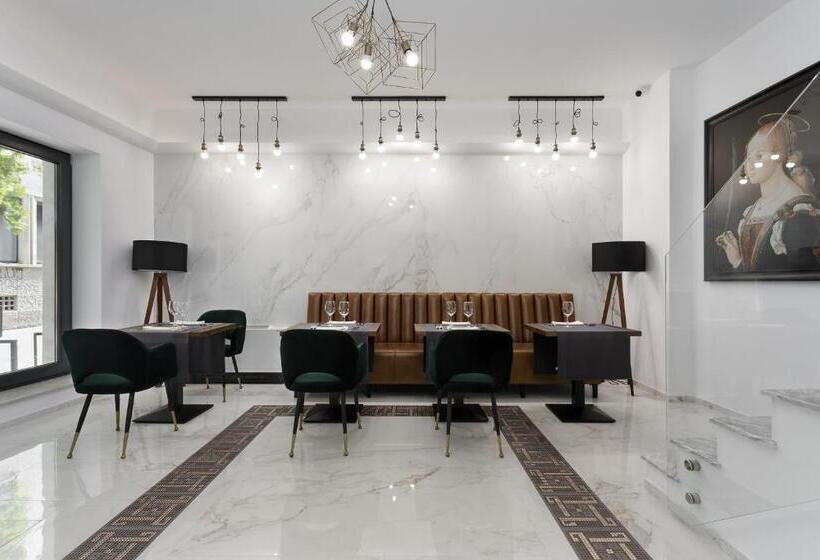 Отель The Square