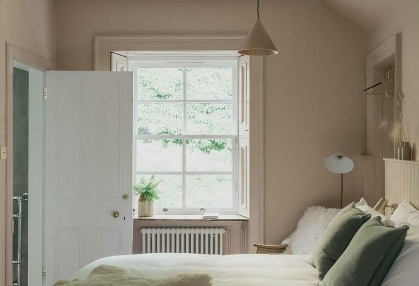 Отель The Taybank