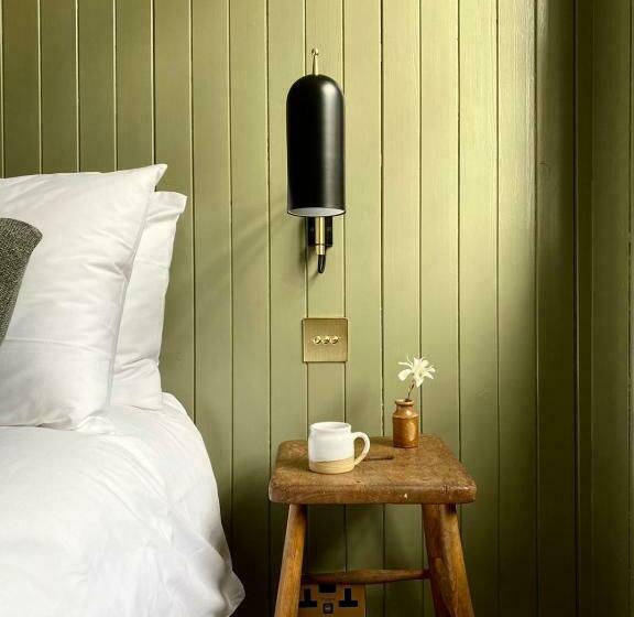 Отель The Taybank