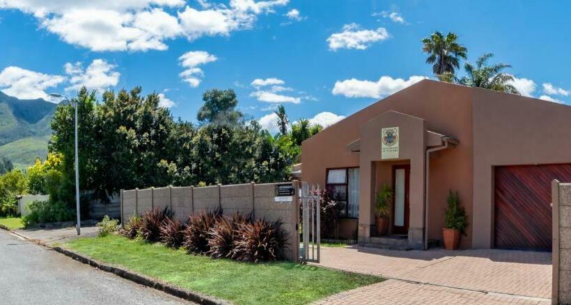 펜션 Antiqua Cottage