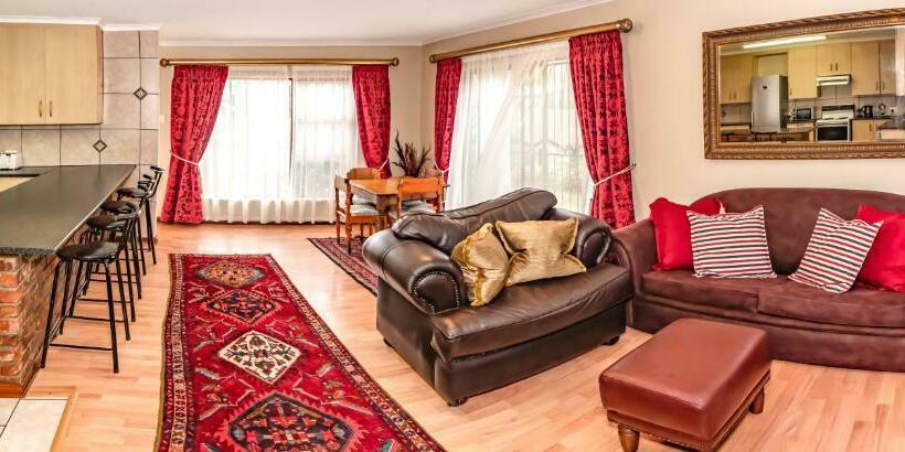 펜션 Antiqua Cottage