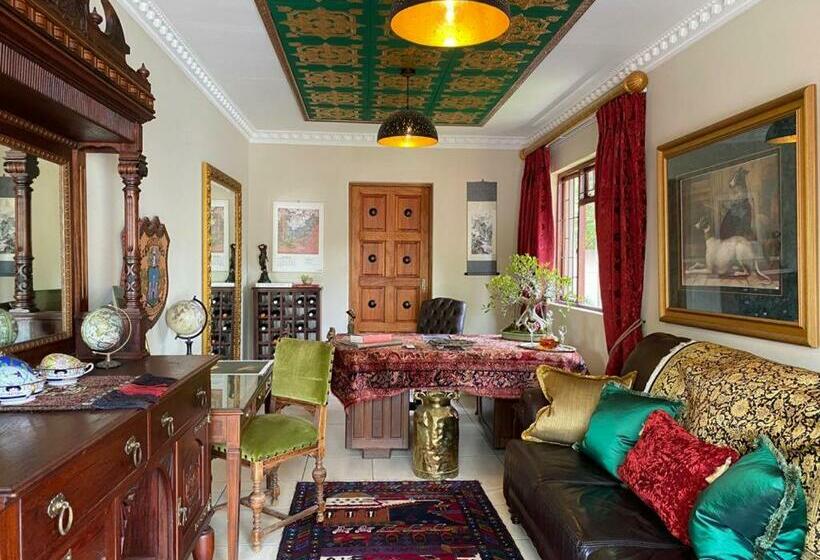 펜션 Antiqua Cottage