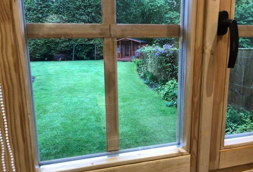 ペンション Cosy Log Cabin   The Dookit   Fife