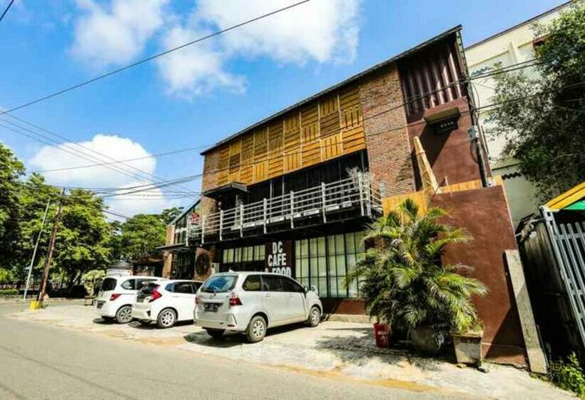 بنسيون De Container Guest House