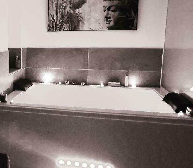 بنسيون Elle & Lui En Jacuzzi