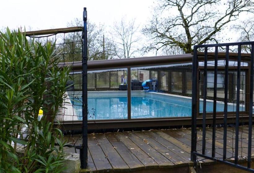 بنسيون Les Cabanes De Brassac   Gîte Esprit Cabane Avec Spa
