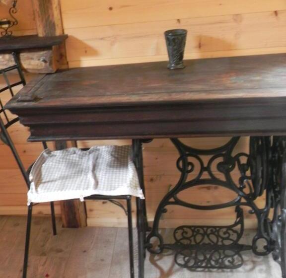 بنسيون Iedera Casa De Familii 2