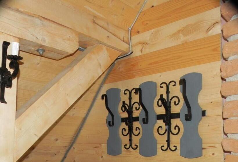 بنسيون Iedera Casa De Familii 2