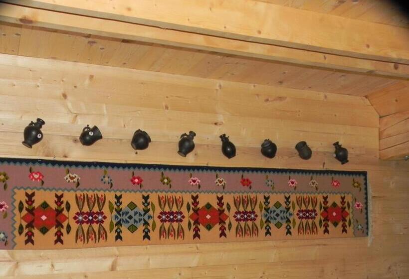 بنسيون Iedera Casa De Familii 2