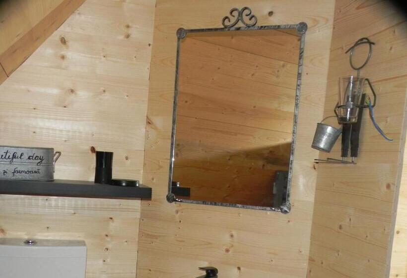 بنسيون Iedera Casa De Familii 2