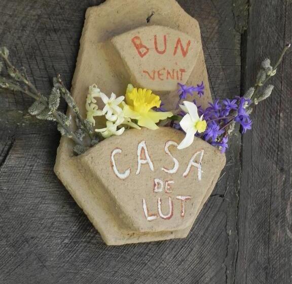 بنسيون Iedera Casa De Familii 2