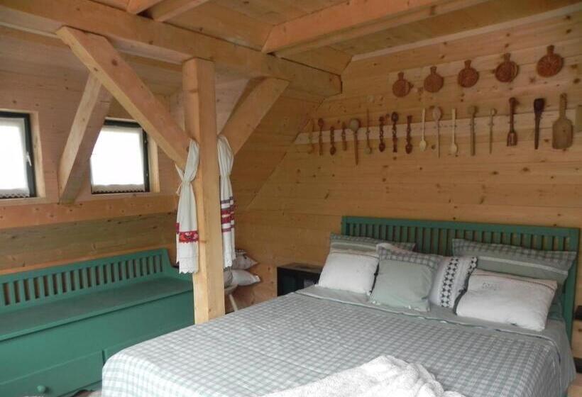 بنسيون Iedera Casa De Familii 2