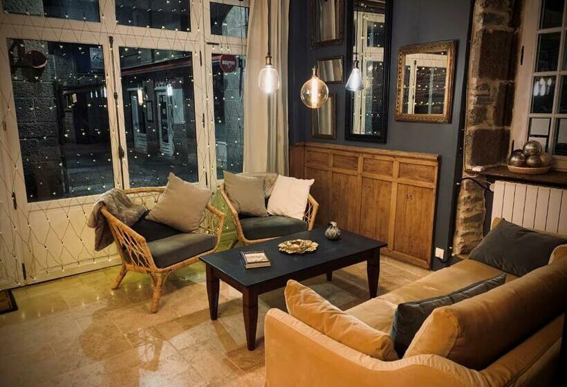 بنسيون L Accrochecoeur