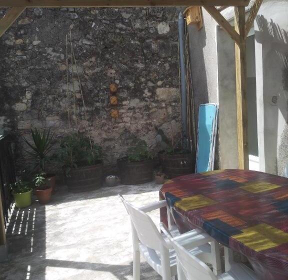 بنسيون La Porte Bleue