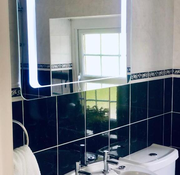 膳宿费 Picturesque Riverview Cottage Pettigo