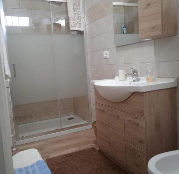 مبيت وإفطار Ca Du Angiulin