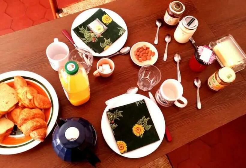 مبيت وإفطار Chambre Privée Dans Maison Centre Ville Sens Petit Déjeuner Compris