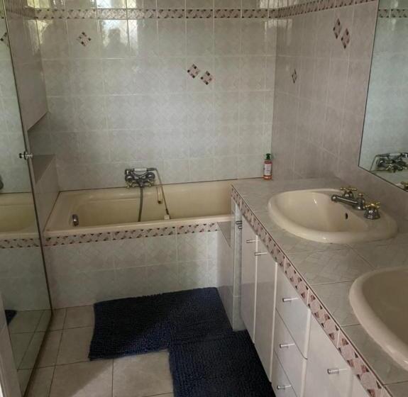 مبيت وإفطار Chambre Spacieuse Indépendante Dans Villa Plus Parking Privée