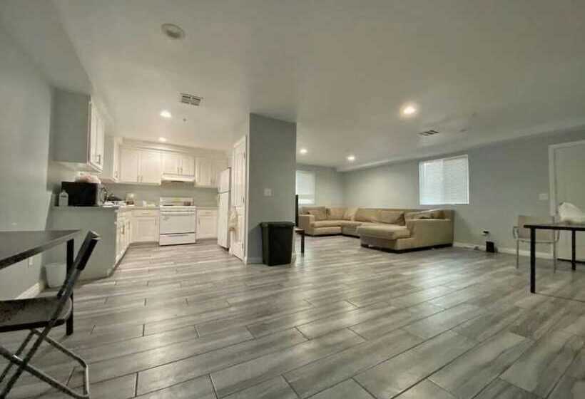 مبيت وإفطار Modern Hostel