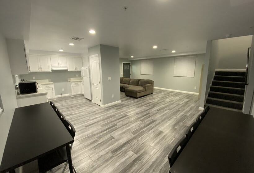 مبيت وإفطار Modern Hostel