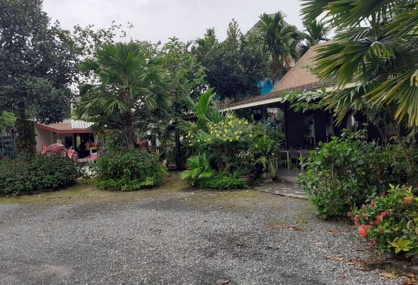 בית מלון כפרי Areeca Mahogany Zone