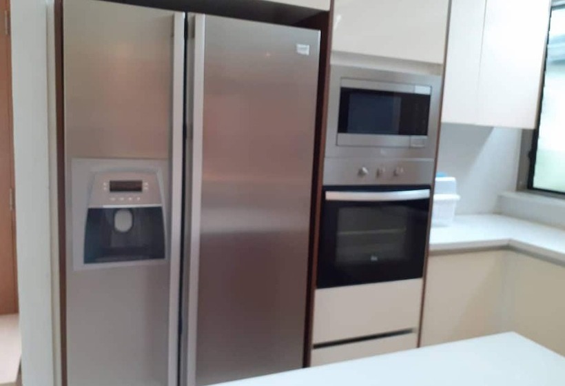 בית מלון כפרי Areeca Mahogany Zone