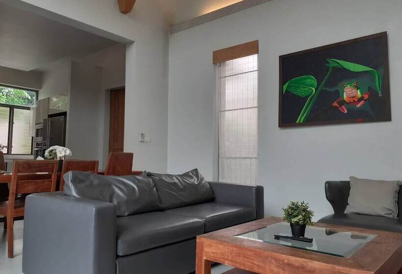 בית מלון כפרי Areeca Mahogany Zone