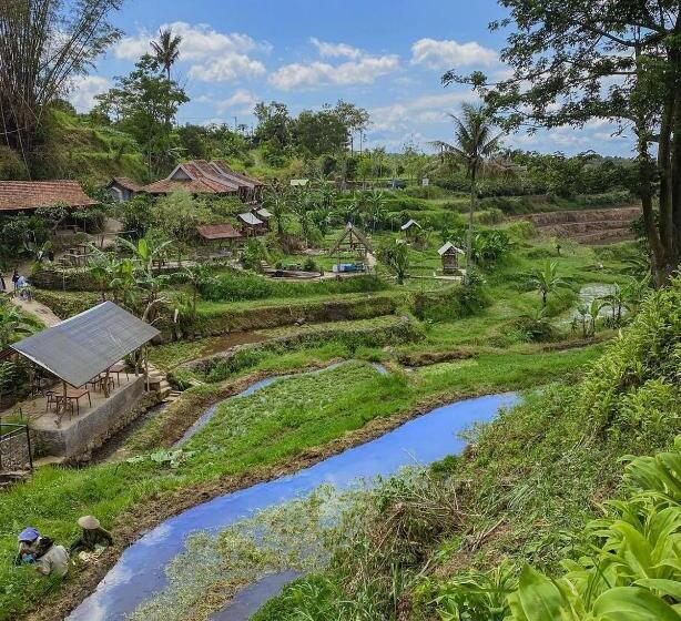 هتل Taman Dolan Home & Resort