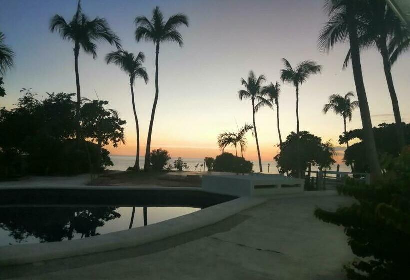 هتل Villa Mexicana Puerto Escondido