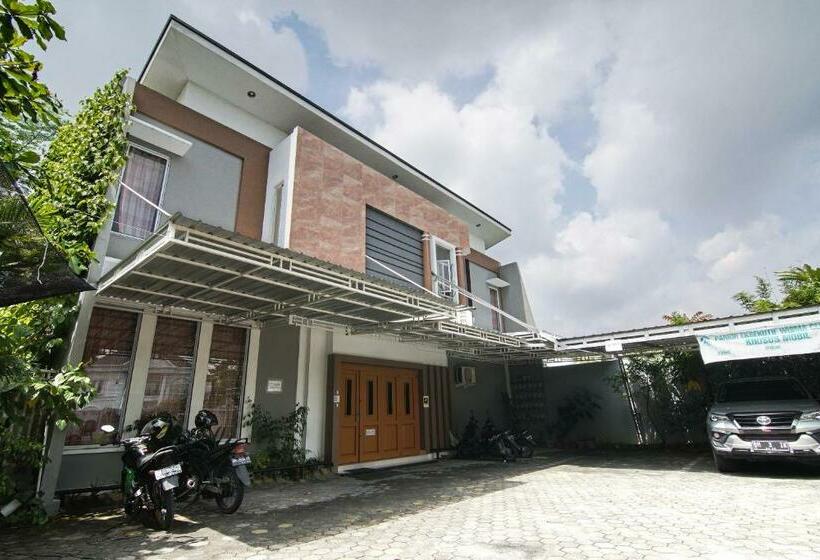 فندق Wisma Cemara Pekanbaru