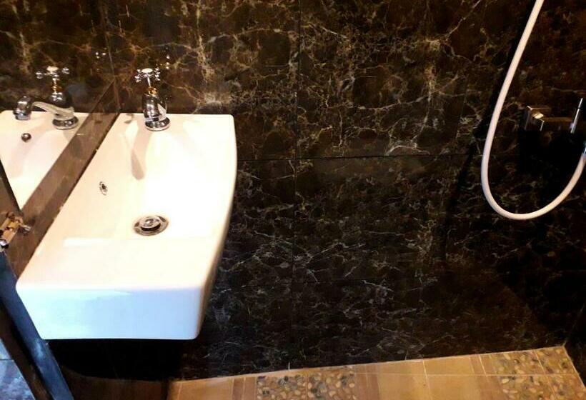 פנסיון Ahza Syariah