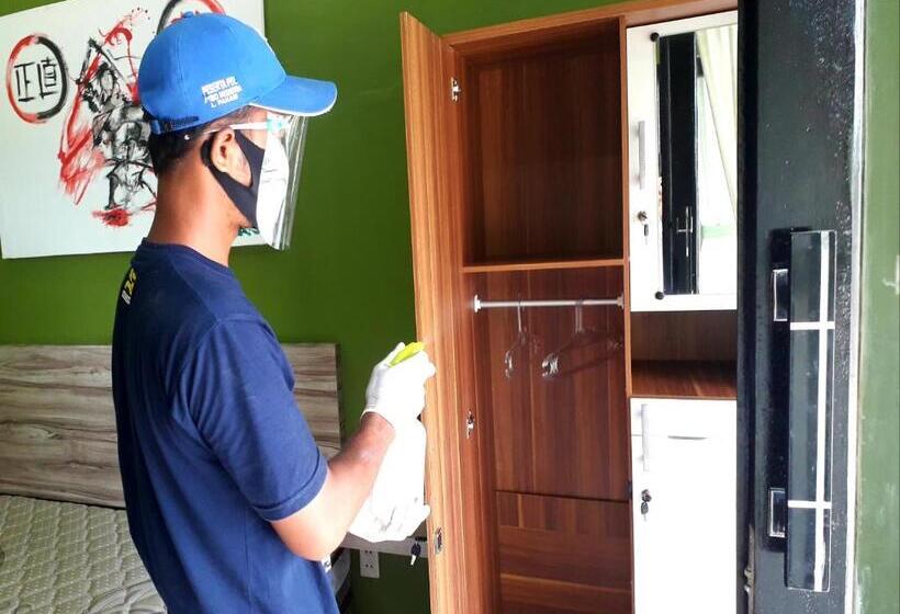 פנסיון Ahza Syariah