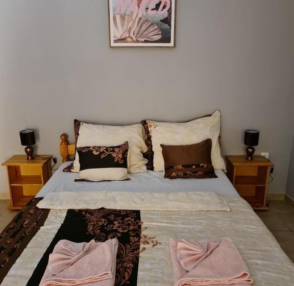 ペンション Amina Apartman