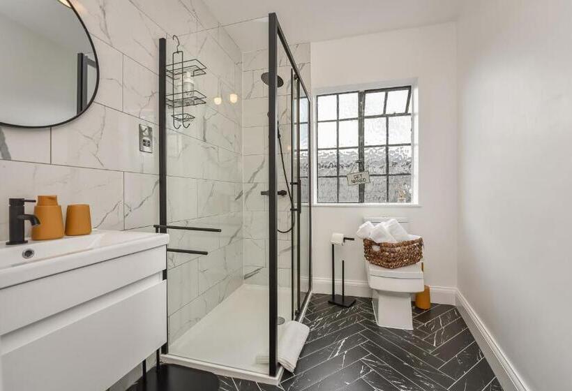 پانسیون Cuckoo Rooms