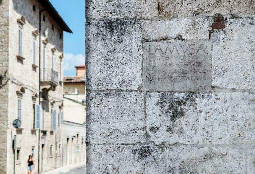 بنسيون Porta Della Musa