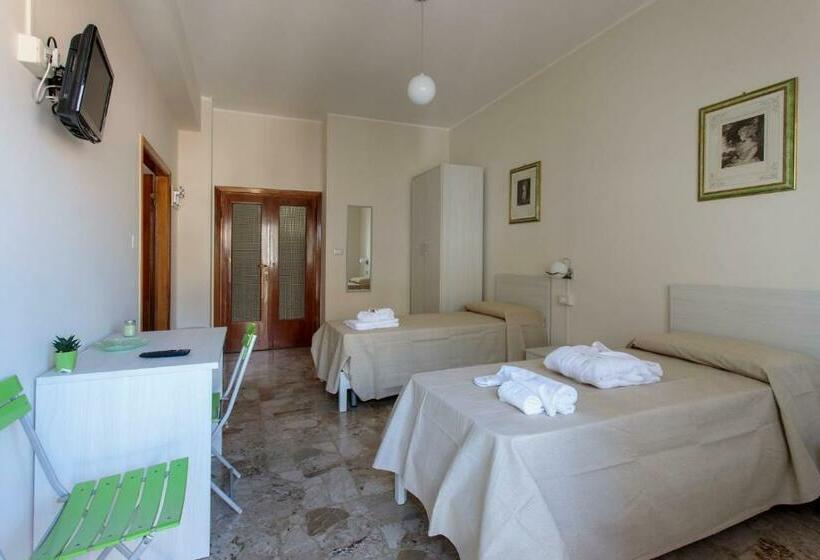 بنسيون Porta Della Musa