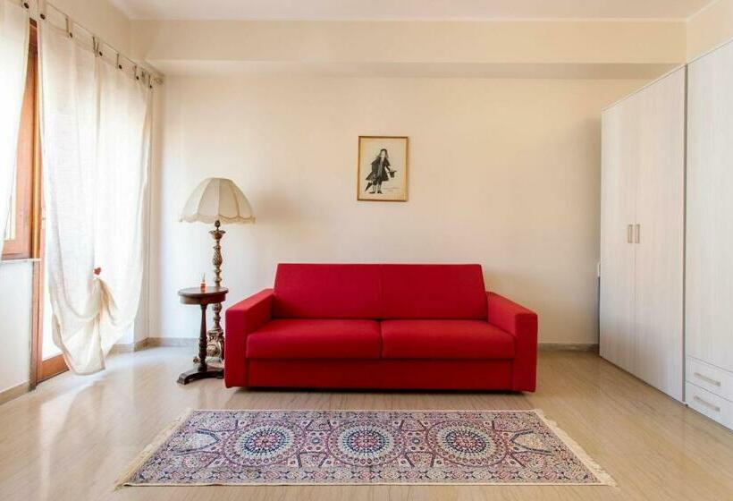 بنسيون Porta Della Musa