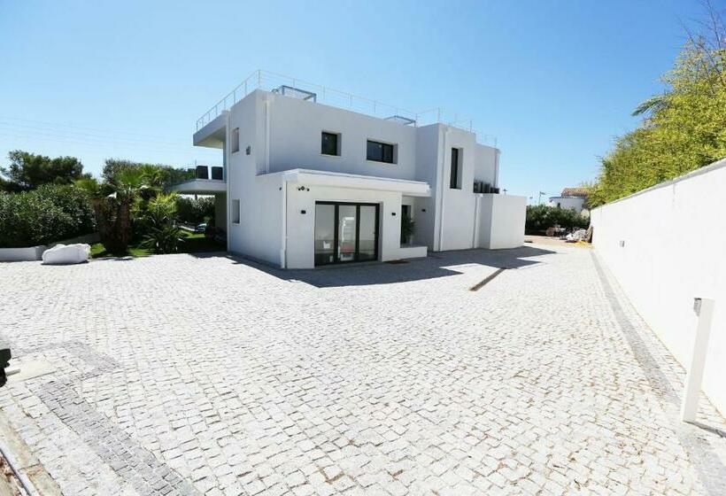 פנסיון Villa Miami